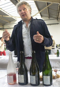 The Artiste Léclapart at Work